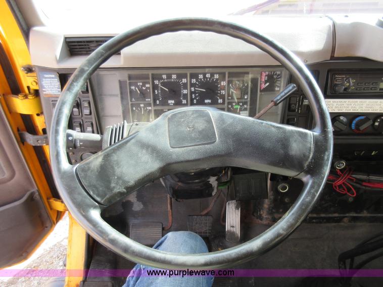 image for item K5252 2002 International F2554 dump truck