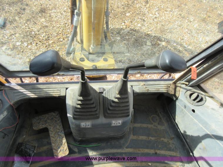 image for item K5253 1999 New Holland 675E backhoe