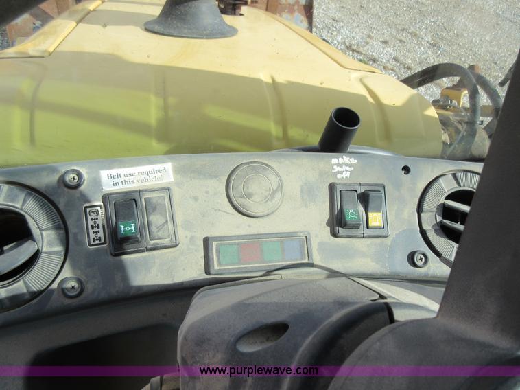 image for item K5253 1999 New Holland 675E backhoe