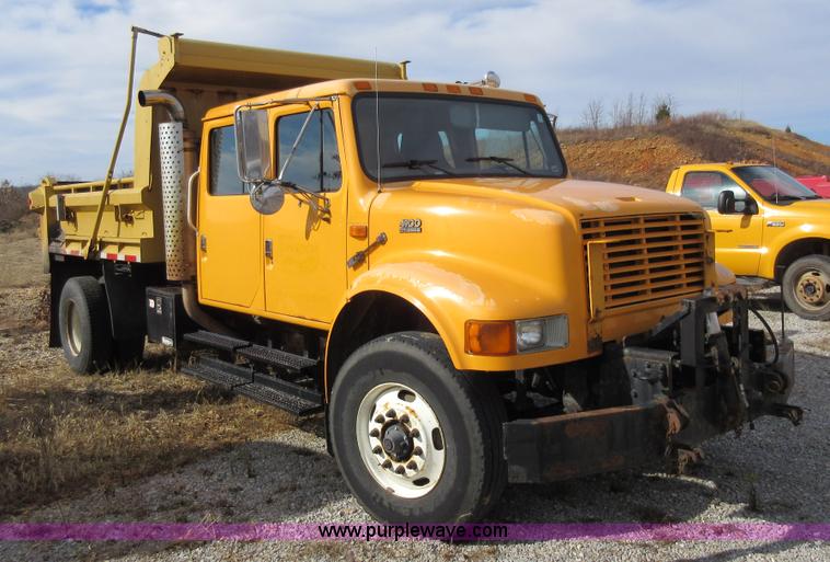 image for item K5254 2002 International 4900 dump truck