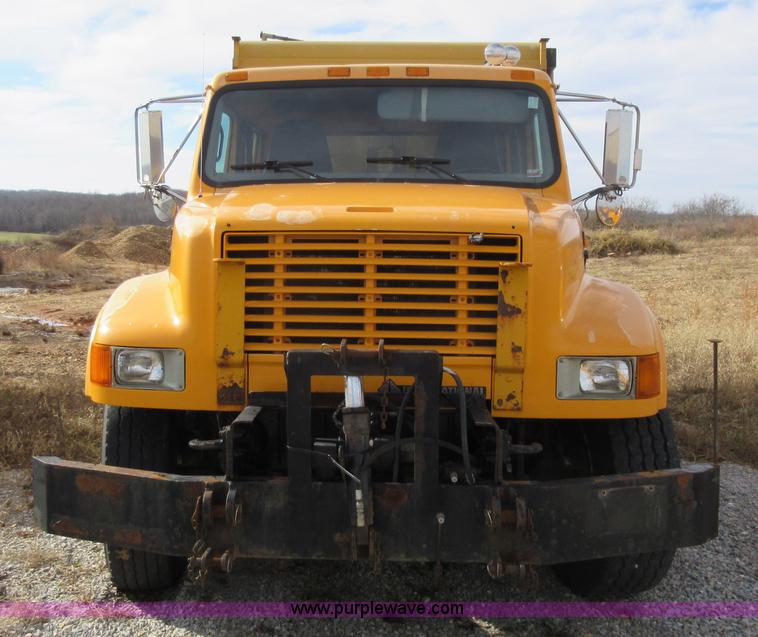 image for item K5254 2002 International 4900 dump truck