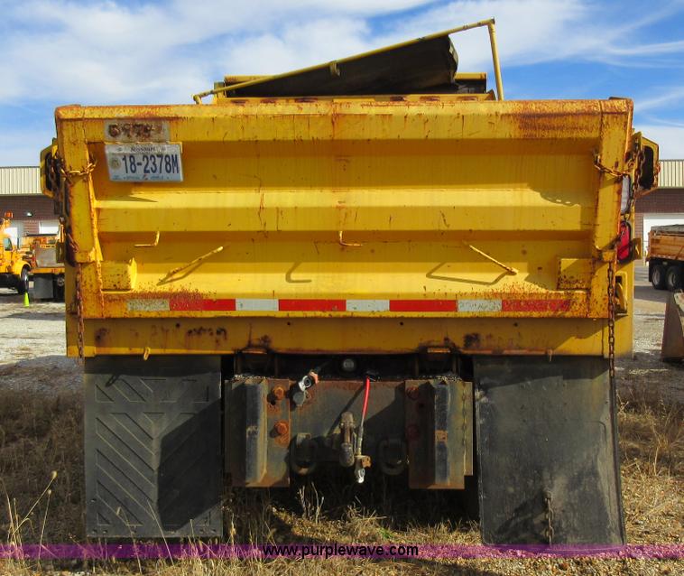 image for item K5254 2002 International 4900 dump truck