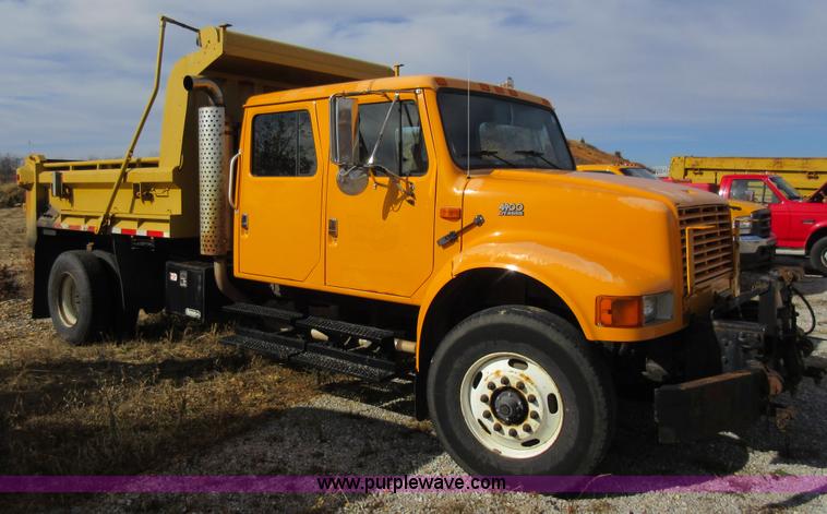 image for item K5254 2002 International 4900 dump truck