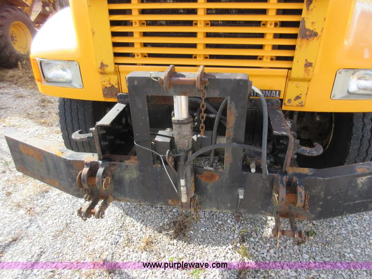image for item K5254 2002 International 4900 dump truck
