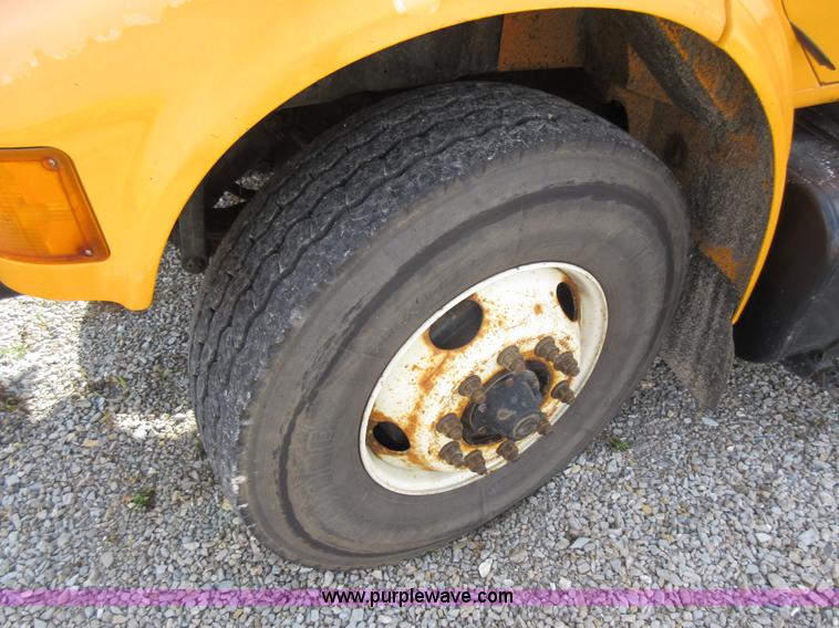 image for item K5254 2002 International 4900 dump truck