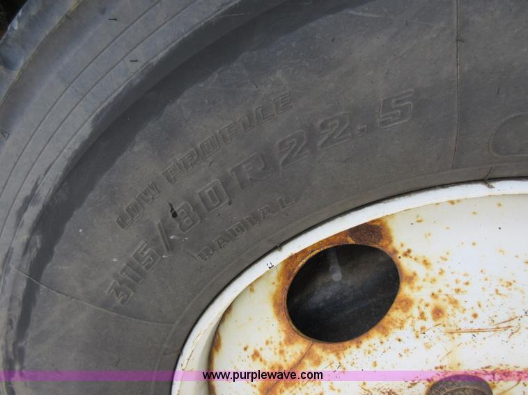 image for item K5254 2002 International 4900 dump truck