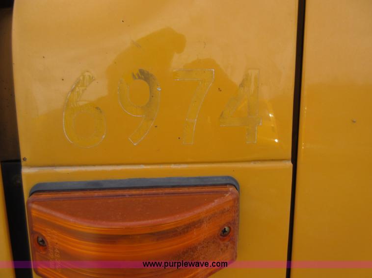 image for item K5254 2002 International 4900 dump truck