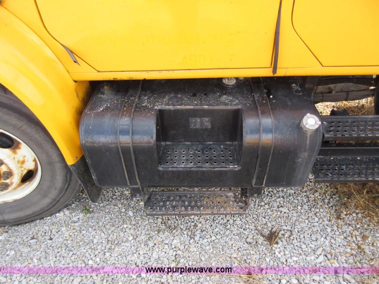 image for item K5254 2002 International 4900 dump truck