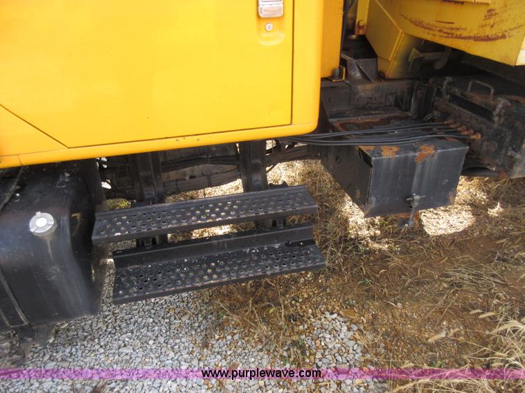 image for item K5254 2002 International 4900 dump truck