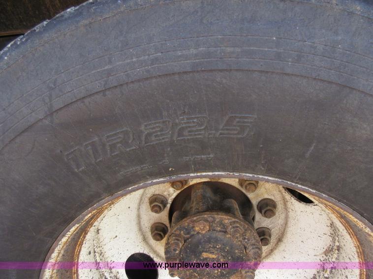 image for item K5254 2002 International 4900 dump truck