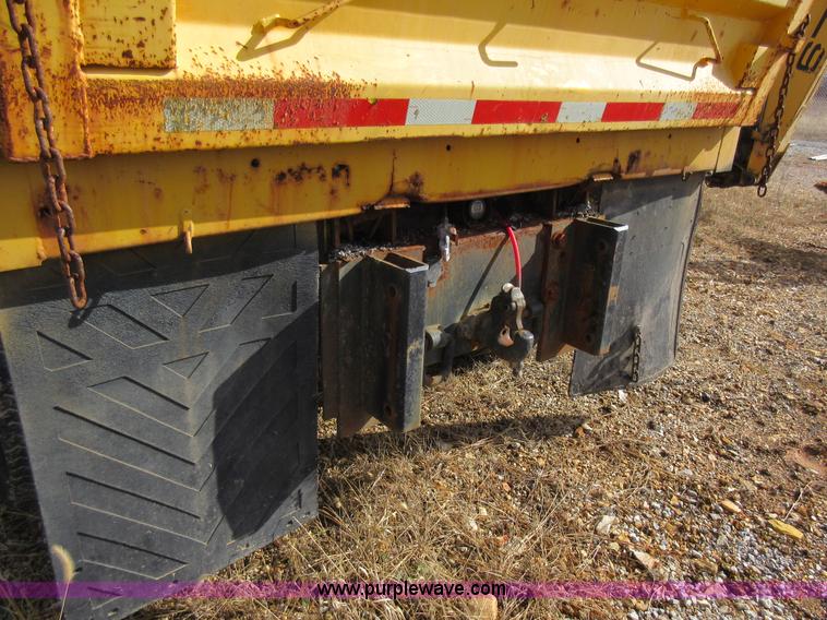 image for item K5254 2002 International 4900 dump truck
