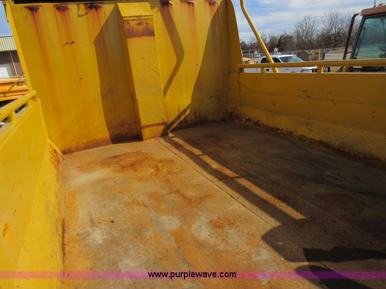 image for item K5254 2002 International 4900 dump truck