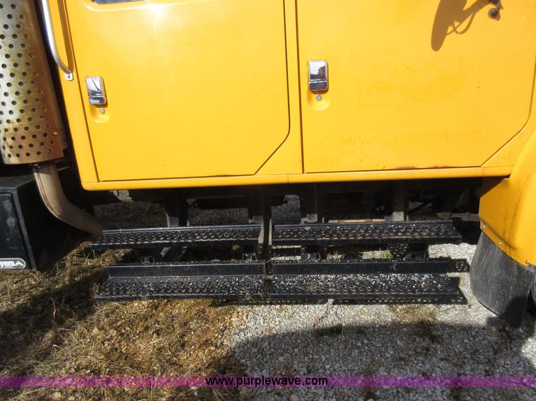 image for item K5254 2002 International 4900 dump truck