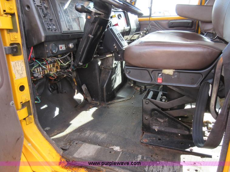 image for item K5254 2002 International 4900 dump truck