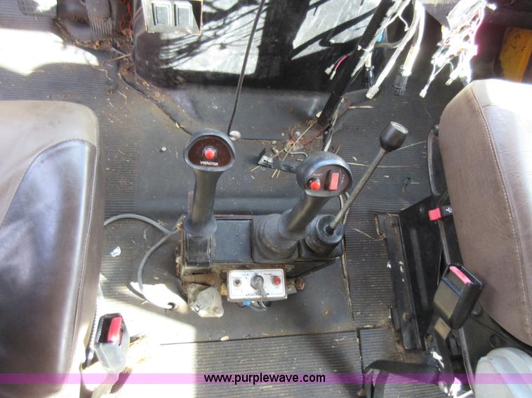 image for item K5254 2002 International 4900 dump truck