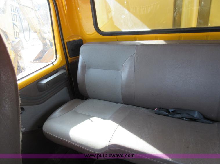 image for item K5254 2002 International 4900 dump truck