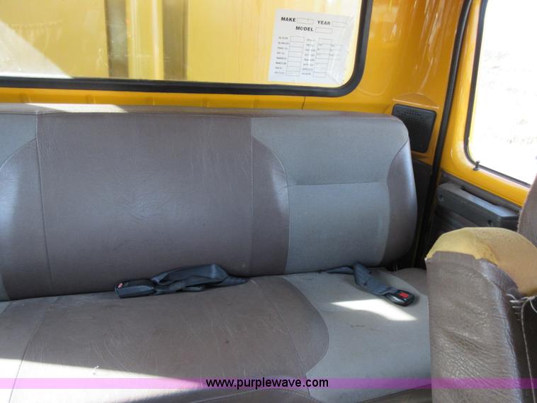 image for item K5254 2002 International 4900 dump truck