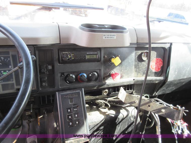 image for item K5254 2002 International 4900 dump truck