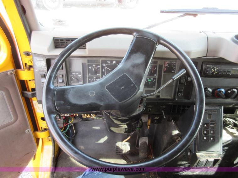 image for item K5254 2002 International 4900 dump truck