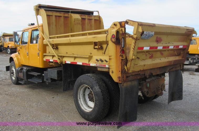 image for item K5255 2002 International 4900 dump truck