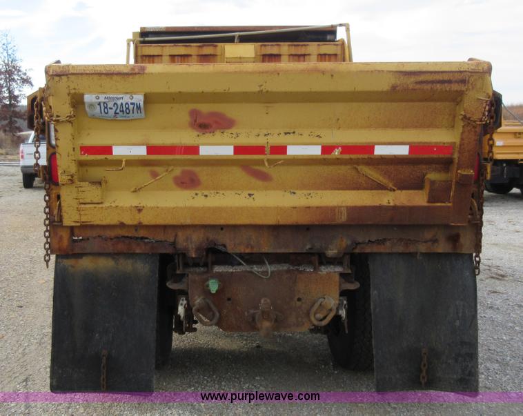 image for item K5255 2002 International 4900 dump truck