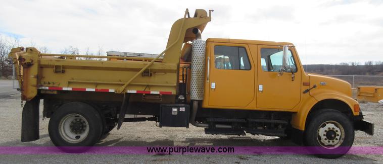 image for item K5255 2002 International 4900 dump truck