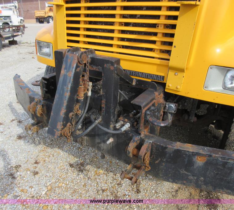 image for item K5255 2002 International 4900 dump truck