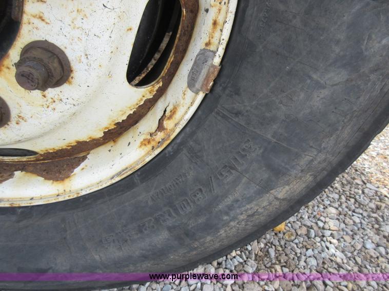 image for item K5255 2002 International 4900 dump truck