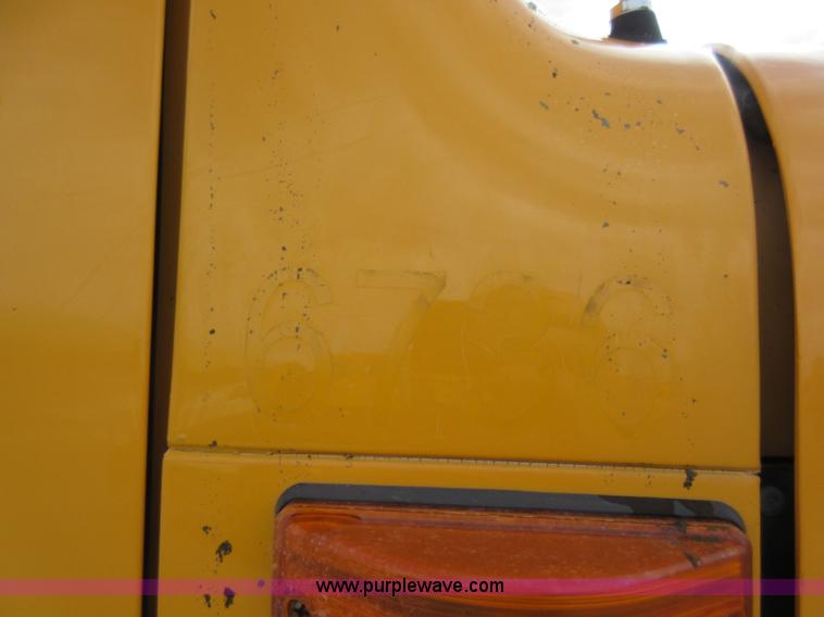 image for item K5255 2002 International 4900 dump truck