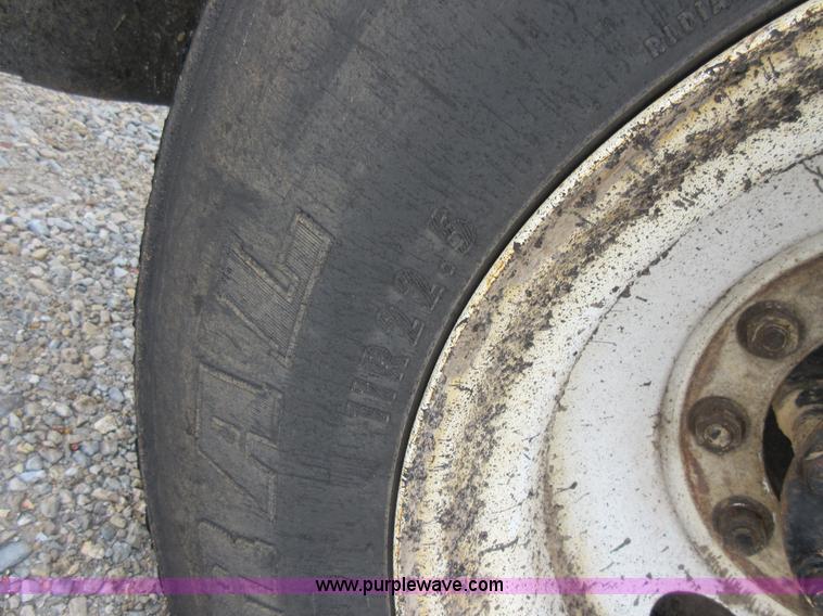 image for item K5255 2002 International 4900 dump truck