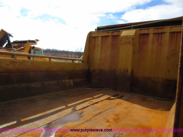 image for item K5255 2002 International 4900 dump truck