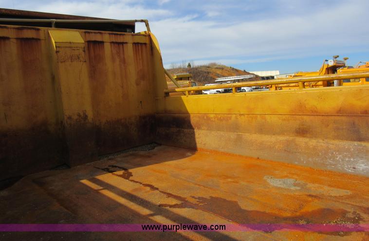 image for item K5255 2002 International 4900 dump truck