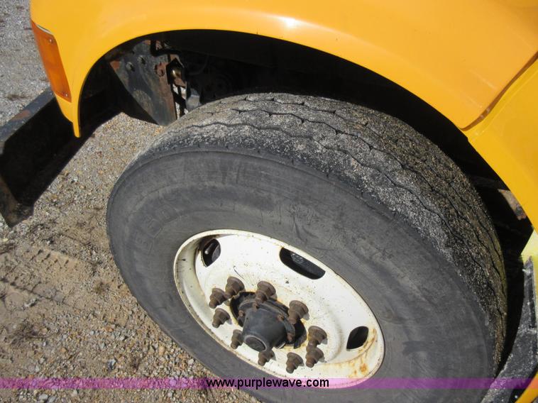 image for item K5255 2002 International 4900 dump truck