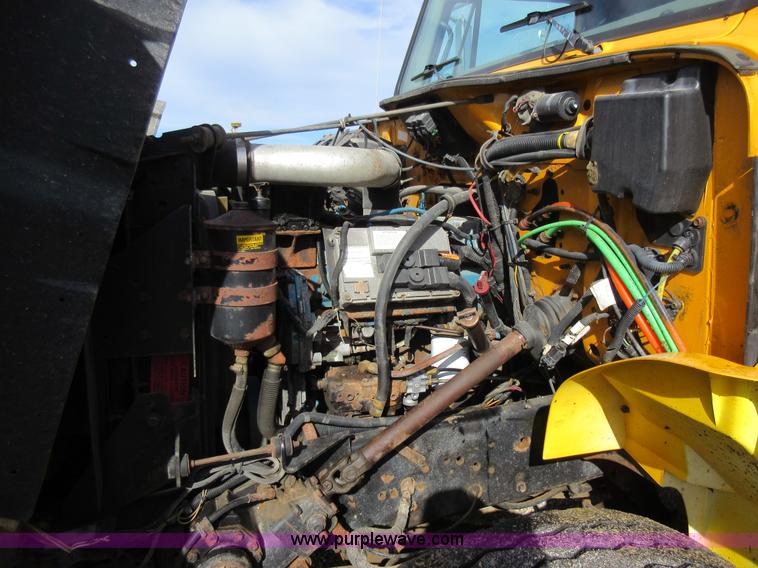 image for item K5255 2002 International 4900 dump truck