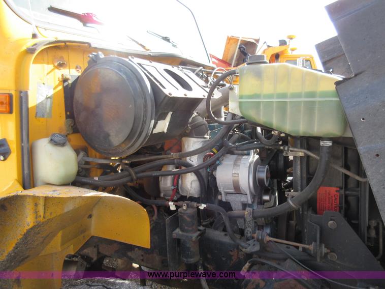 image for item K5255 2002 International 4900 dump truck