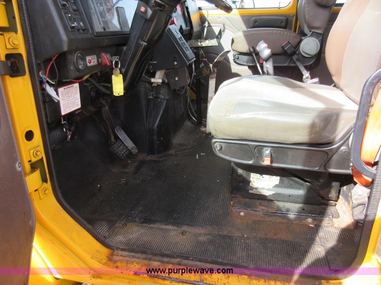 image for item K5255 2002 International 4900 dump truck