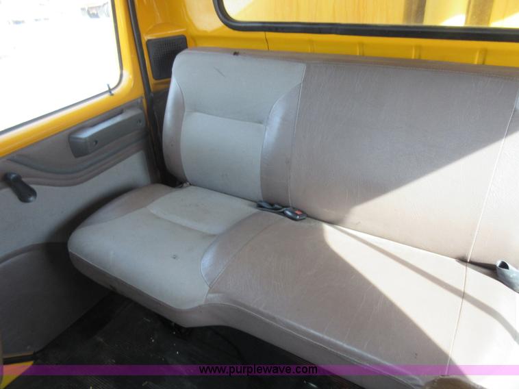 image for item K5255 2002 International 4900 dump truck