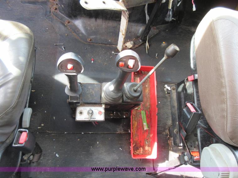 image for item K5255 2002 International 4900 dump truck