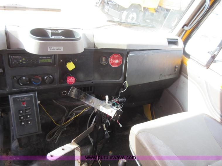 image for item K5255 2002 International 4900 dump truck