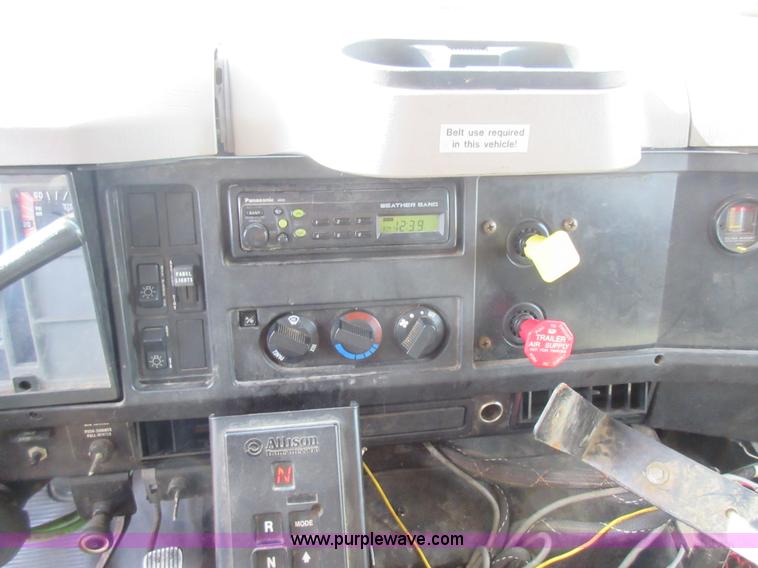 image for item K5255 2002 International 4900 dump truck