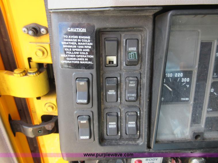 image for item K5255 2002 International 4900 dump truck