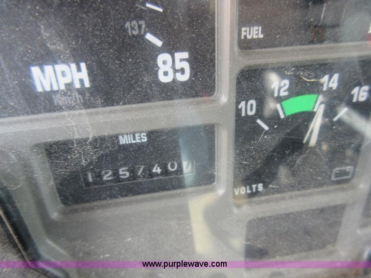 image for item K5255 2002 International 4900 dump truck