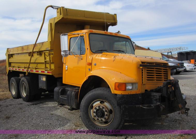 image for item K5258 1999 International 4900 dump truck