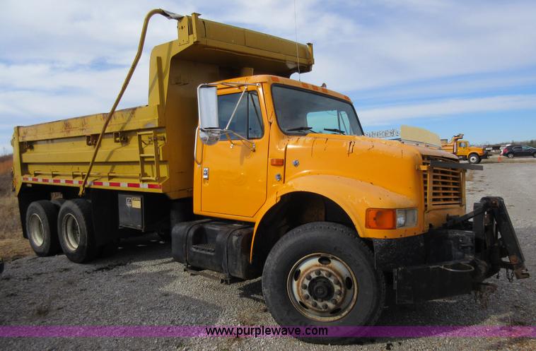 image for item K5258 1999 International 4900 dump truck
