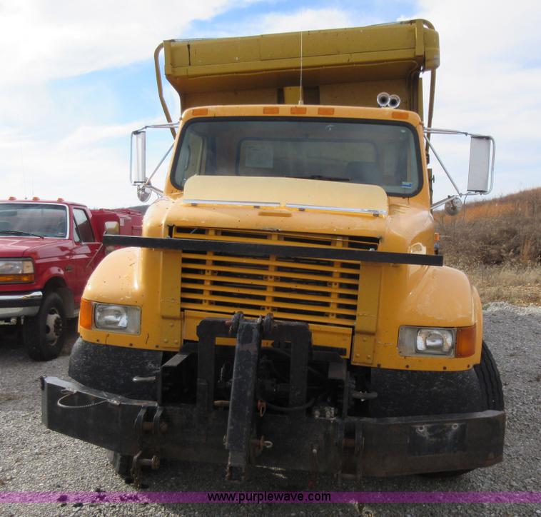 image for item K5258 1999 International 4900 dump truck