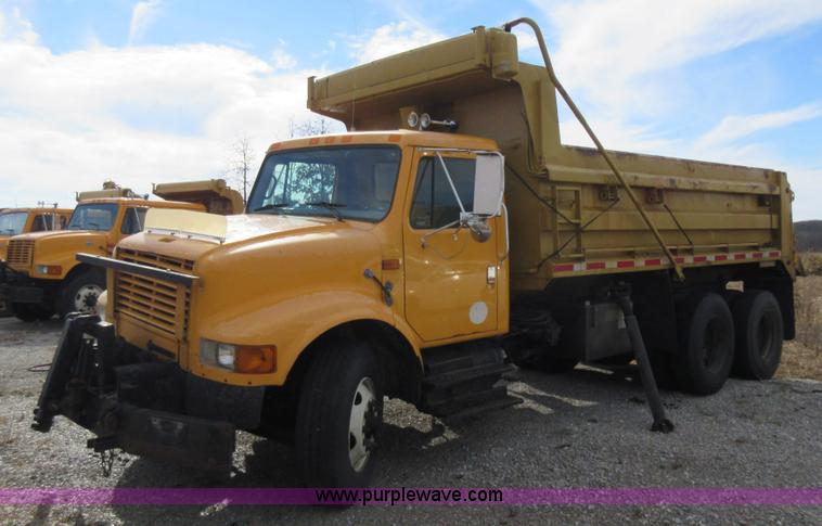 image for item K5258 1999 International 4900 dump truck