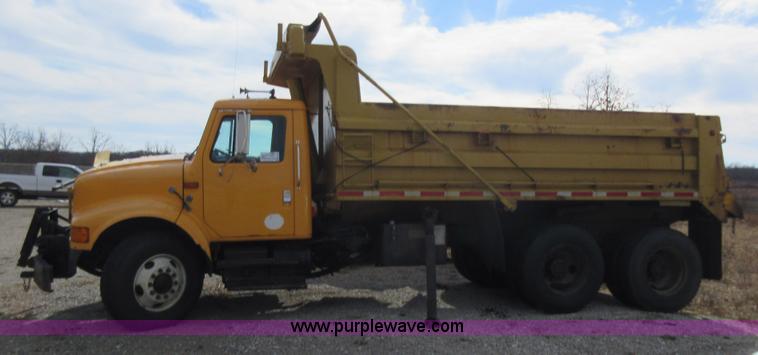 image for item K5258 1999 International 4900 dump truck