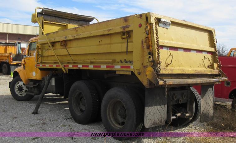 image for item K5258 1999 International 4900 dump truck