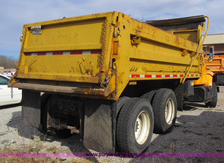 image for item K5258 1999 International 4900 dump truck