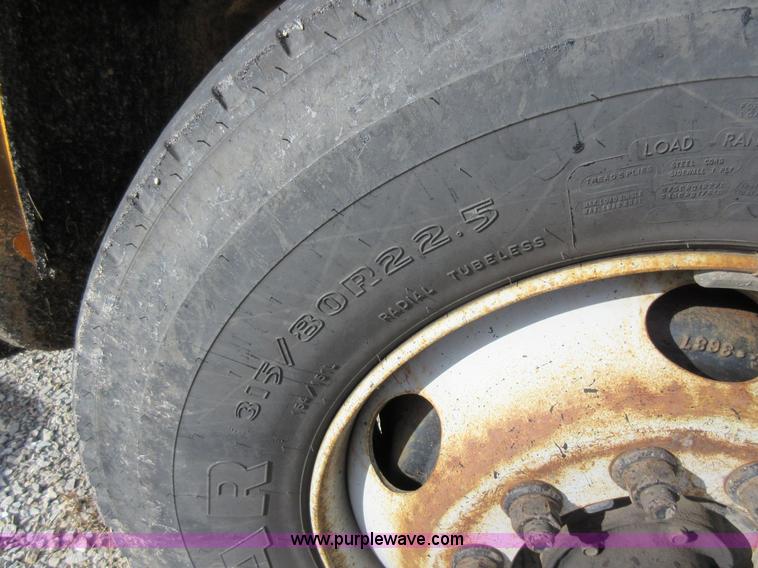 image for item K5258 1999 International 4900 dump truck